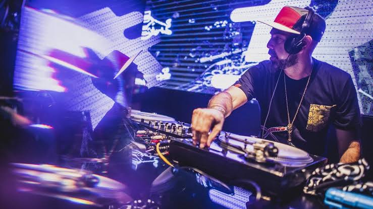 Dj
